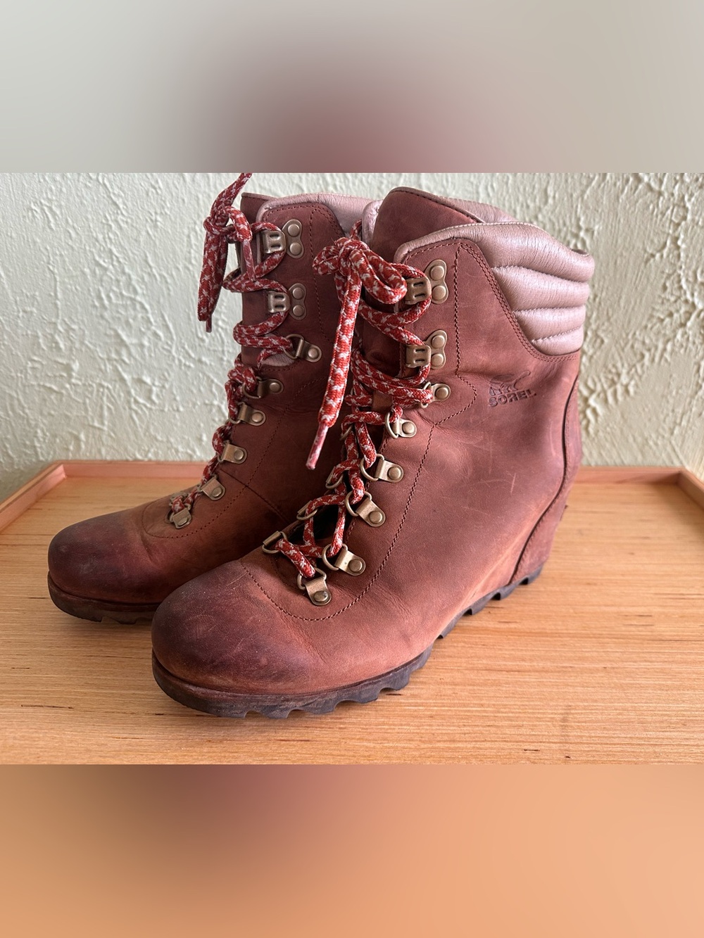 Sorel Women's Brown Leather Lace-Up Wedge conquest Boots